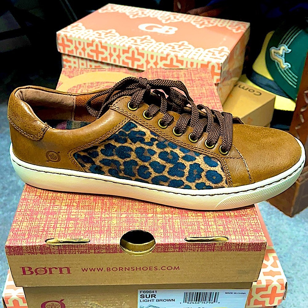 NIB BORN Casual shoes